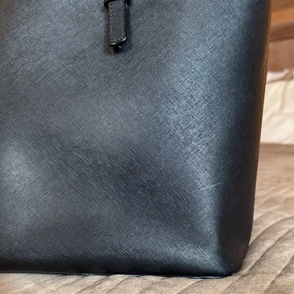 Michael Kors Jet Set Black Leather Tote Bag w/ Gold Logo Charm🌸 - Picture 5 of 12